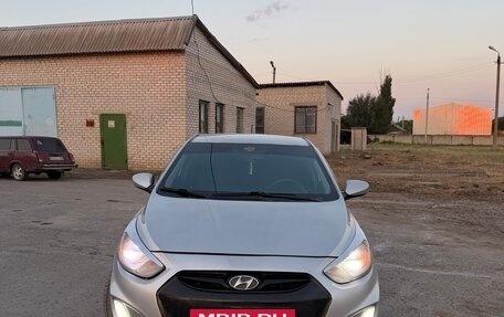 Hyundai Solaris II рестайлинг, 2012 год, 415 000 рублей, 5 фотография