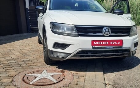 Volkswagen Tiguan II, 2019 год, 2 100 000 рублей, 2 фотография