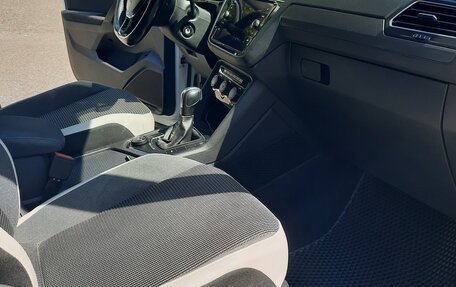 Volkswagen Tiguan II, 2019 год, 2 100 000 рублей, 18 фотография