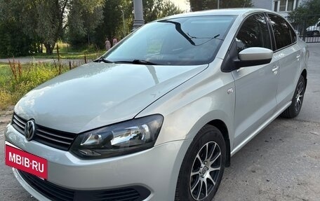 Volkswagen Polo VI (EU Market), 2013 год, 700 000 рублей, 2 фотография