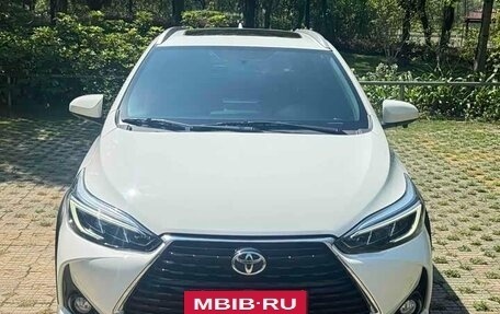 Toyota Yaris, 2022 год, 950 000 рублей, 2 фотография