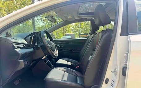 Toyota Yaris, 2022 год, 950 000 рублей, 9 фотография