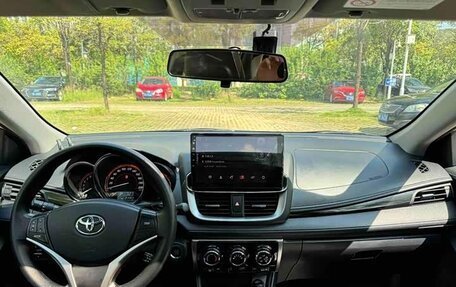 Toyota Yaris, 2022 год, 950 000 рублей, 14 фотография
