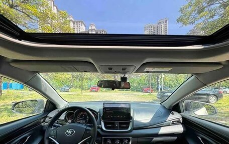 Toyota Yaris, 2022 год, 950 000 рублей, 17 фотография