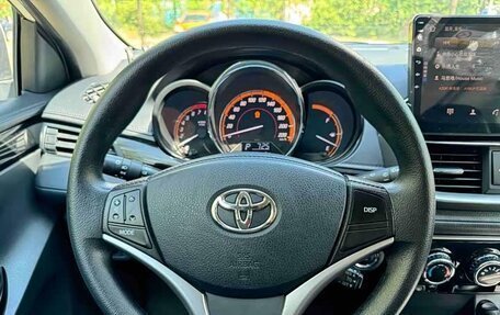 Toyota Yaris, 2022 год, 950 000 рублей, 16 фотография