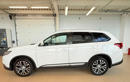 Mitsubishi Outlander III рестайлинг 3, 2015 год, 2 069 900 рублей, 2 фотография