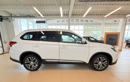 Mitsubishi Outlander III рестайлинг 3, 2015 год, 2 069 900 рублей, 6 фотография