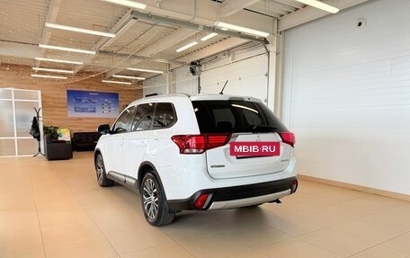Mitsubishi Outlander III рестайлинг 3, 2015 год, 2 069 900 рублей, 3 фотография