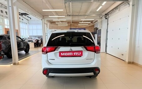Mitsubishi Outlander III рестайлинг 3, 2015 год, 2 069 900 рублей, 4 фотография