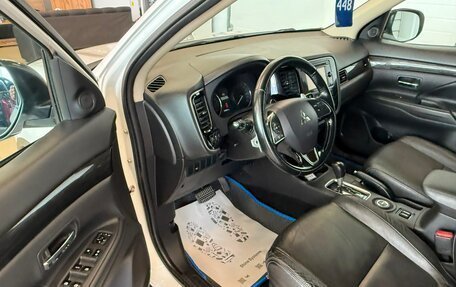 Mitsubishi Outlander III рестайлинг 3, 2015 год, 2 069 900 рублей, 9 фотография
