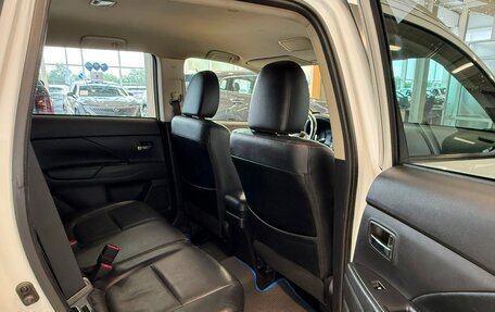 Mitsubishi Outlander III рестайлинг 3, 2015 год, 2 069 900 рублей, 17 фотография