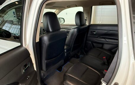 Mitsubishi Outlander III рестайлинг 3, 2015 год, 2 069 900 рублей, 16 фотография