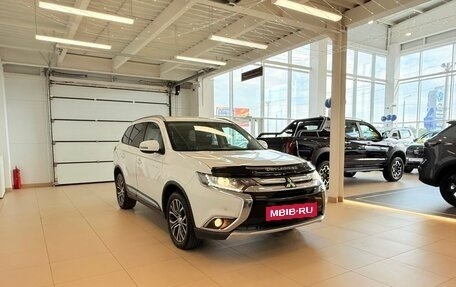 Mitsubishi Outlander III рестайлинг 3, 2015 год, 2 069 900 рублей, 7 фотография