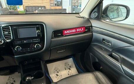Mitsubishi Outlander III рестайлинг 3, 2015 год, 2 069 900 рублей, 14 фотография
