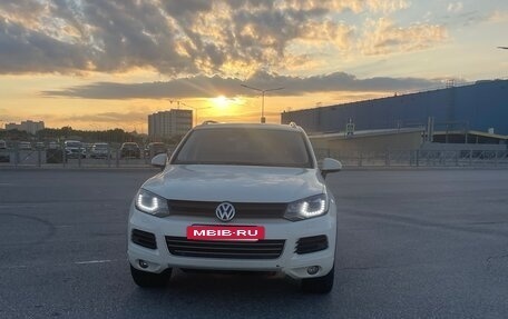 Volkswagen Touareg III, 2011 год, 1 699 000 рублей, 2 фотография