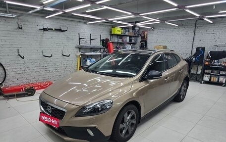 Volvo V40 II рестайлинг, 2014 год, 1 000 000 рублей, 1 фотография