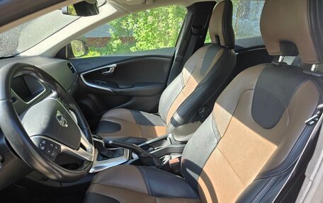 Volvo V40 II рестайлинг, 2014 год, 1 000 000 рублей, 5 фотография