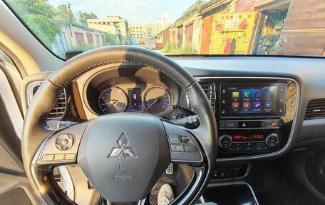 Mitsubishi Outlander III рестайлинг 3, 2019 год, 2 650 000 рублей, 15 фотография