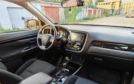 Mitsubishi Outlander III рестайлинг 3, 2019 год, 2 650 000 рублей, 11 фотография