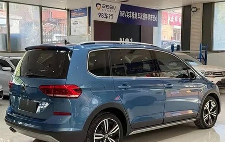 Volkswagen Touran III, 2022 год, 1 620 000 рублей, 4 фотография