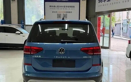 Volkswagen Touran III, 2022 год, 1 620 000 рублей, 5 фотография