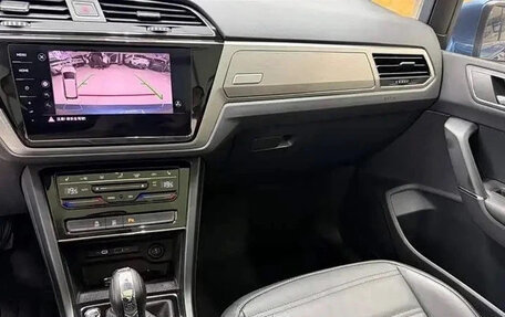 Volkswagen Touran III, 2022 год, 1 620 000 рублей, 8 фотография