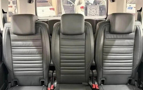 Volkswagen Touran III, 2022 год, 1 620 000 рублей, 10 фотография
