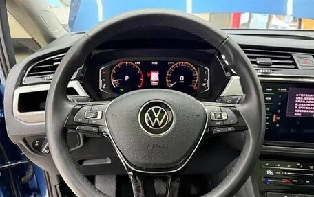 Volkswagen Touran III, 2022 год, 1 620 000 рублей, 13 фотография