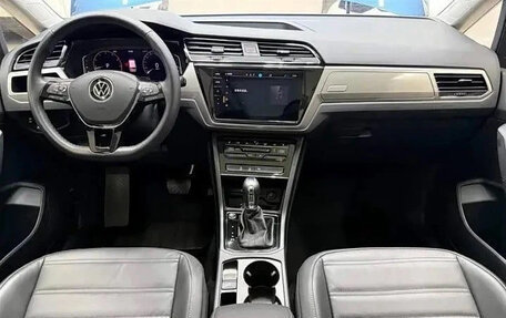 Volkswagen Touran III, 2022 год, 1 620 000 рублей, 7 фотография