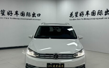 Volkswagen Touran III, 2021 год, 1 610 000 рублей, 2 фотография