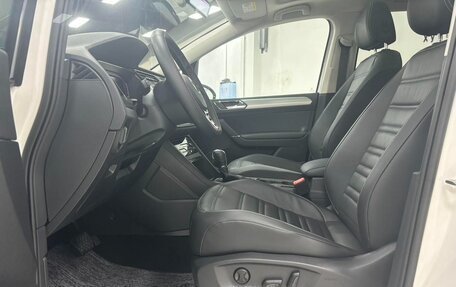 Volkswagen Touran III, 2021 год, 1 610 000 рублей, 6 фотография