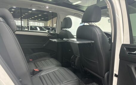 Volkswagen Touran III, 2021 год, 1 610 000 рублей, 9 фотография