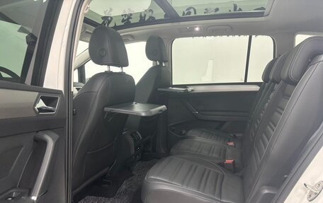 Volkswagen Touran III, 2021 год, 1 610 000 рублей, 11 фотография