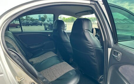 Toyota Avensis III рестайлинг, 2001 год, 399 000 рублей, 19 фотография