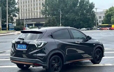 Honda Vezel, 2022 год, 1 280 000 рублей, 4 фотография