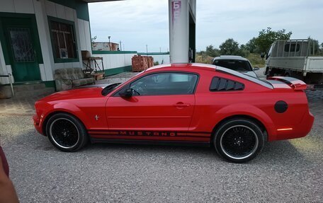 Ford Mustang VI рестайлинг, 2006 год, 800 000 рублей, 2 фотография