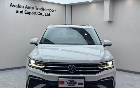 Volkswagen Tiguan II, 2022 год, 1 890 000 рублей, 2 фотография