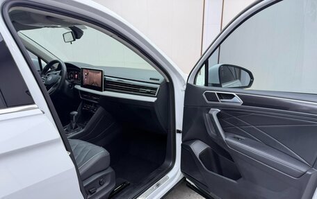 Volkswagen Tiguan II, 2022 год, 1 890 000 рублей, 9 фотография