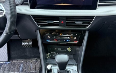Volkswagen Tiguan II, 2022 год, 1 890 000 рублей, 13 фотография