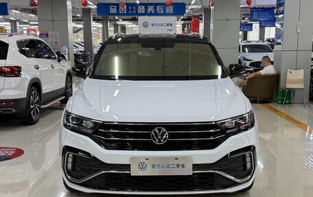 Volkswagen T-Roc I, 2023 год, 1 550 000 рублей, 2 фотография