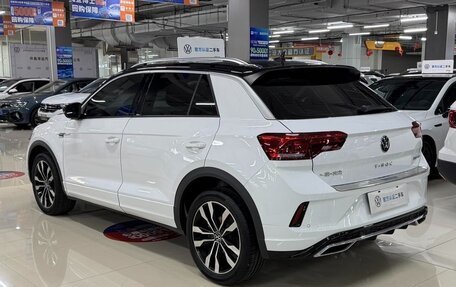 Volkswagen T-Roc I, 2023 год, 1 550 000 рублей, 6 фотография
