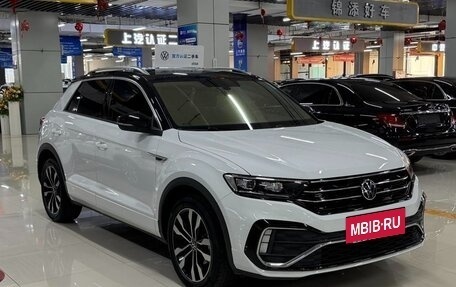 Volkswagen T-Roc I, 2023 год, 1 550 000 рублей, 3 фотография
