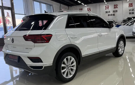 Volkswagen T-Roc I, 2023 год, 1 650 007 рублей, 6 фотография