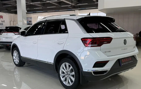 Volkswagen T-Roc I, 2023 год, 1 650 007 рублей, 4 фотография
