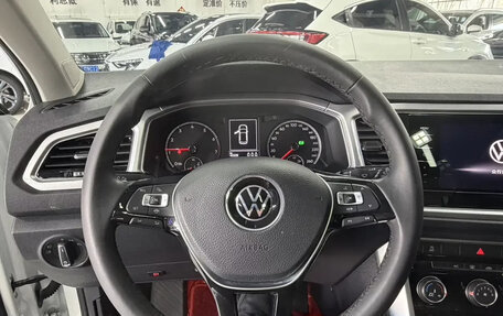 Volkswagen T-Roc I, 2023 год, 1 650 007 рублей, 14 фотография