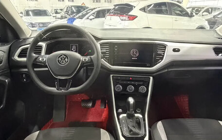 Volkswagen T-Roc I, 2023 год, 1 650 007 рублей, 11 фотография