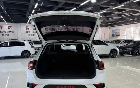 Volkswagen T-Roc I, 2023 год, 1 650 007 рублей, 19 фотография