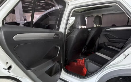 Volkswagen T-Roc I, 2023 год, 1 650 007 рублей, 18 фотография