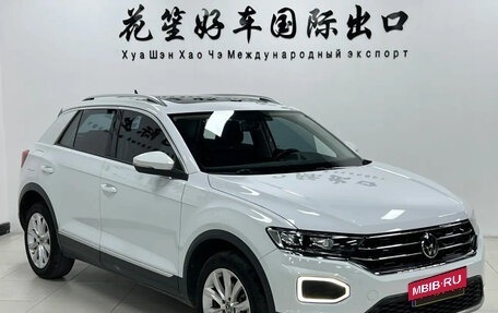 Volkswagen T-Roc I, 2023 год, 1 707 007 рублей, 2 фотография