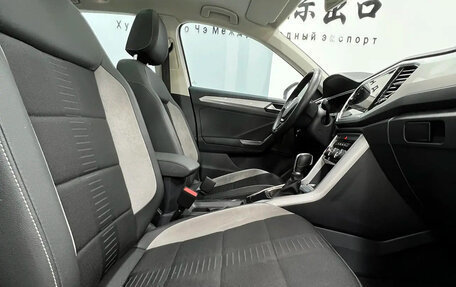 Volkswagen T-Roc I, 2023 год, 1 707 007 рублей, 17 фотография
